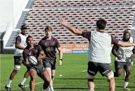  ?? /CLEMENT MAHOUDEAU/ GALLO IMAGES ?? Damian Willemse has some fun during the Springboks’ captain’s run at Stade Mayol last week in Toulon, France. The Boks face Italy tomorrow.