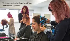  ??  ?? Dans la région Provence-Alpes-Côte d’Azur, le «service aux personnes et aux territoire­s» (tourisme, hôtellerie, esthétique, coiffure, santé…) est l’un des domaines qui séduit le plus d’apprentis. Tout comme l’esthétique, la coiffure recrute des apprentis.