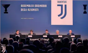  ?? JUVENTUSFC.COM ?? Qui sopra un momento dell’assemblea degli azionisti allo Stadium A destra Andrea Agnelli, 41, presidente dal maggio 2010