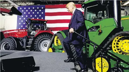  ?? JONATHAN ERNST/REUTERS ?? Na fazenda. Donald Trump participa de feira agrícola em Iowa, em 2017: as comunidade­s rurais votaram nele em peso