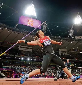  ?? FOTO: DPA ?? Linda Stahl gewann 2012 bei den Olympische­n Spielen in London die Bronzemeda­ille im Speerwurf.