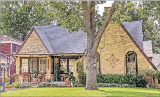  ??  ?? These homes are among those that will be on the Linwood Place Historic Home Tour.