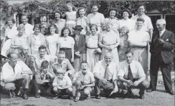  ?? No_B28_mcghee_01 ?? Bottom, a McGhee family reunion in 1947 when second son Robert brought his family home from Albany, New York.