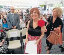  ?? JUAN CARLOS MUÑOZ ?? Elvira Lindo en la Plaza Nueva antes de ofrecer su pregón en 2019.