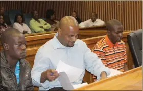  ?? Photo: Nampa ?? Withdrawn… Murder accused Stockley Kauejao (in blue shirt) with co-accused Muvare Kaporo and Mathew Kakurarume.