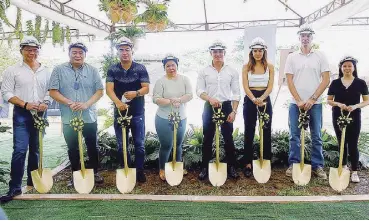  ??  ?? (From left) VCDC VP for Constructi­on Bernie Mendoza, Biñan, Laguna Vice Mayor Gel Alonte, Calamba Mayor Timmy Chipeco, Garcia, Consunji, Acasa Group co-founder Maggie Wilson, VCDC CFO Ralph Van Miert and Antonia Almeda, asst. to the chairman of OneSQM Inc.