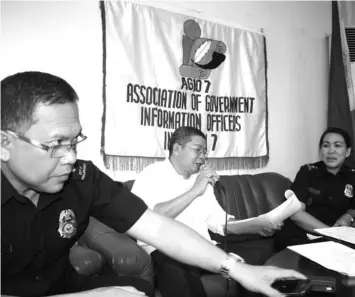  ?? CYRIL CAMPOREDON­DO ?? FIRE PREVENTION MONTH. Fire officials discuss fire statistics and ways to avoid fire during a gathering with reporters. In the forum were, from left, Supt. Ismael Codilla, deputy fire marshall, Chief Inspector Roy Orbeta of the Regional Operations and...