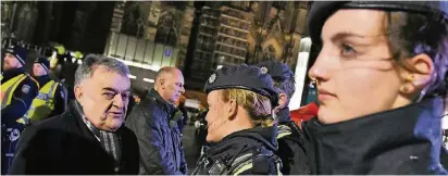  ?? FOTO: DPA ?? NRW- Innenminis­ter Herbert Reul war in der Silvestern­acht in Köln und hat den Einsatz begleitet.