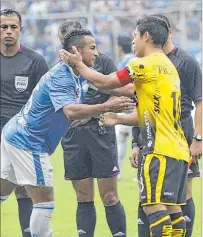  ?? ARCHIVO / EXPRESO ?? Historia. Pedro Quiñónez (i) fue capitán varios años en los Clásicos del Astillero.