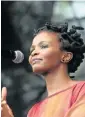  ?? Picture: VELI NHLAPO ?? SONGBIRD SIZZLE: Singer and songwriter Simphiwe Dana will be performing at the PE Opera House this week