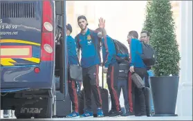  ?? FOTO: EFE ?? La selección llegó ayer por la noche a San Petersburg­o donde mañana juega ante Rusia