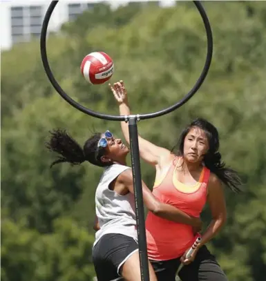  ?? CARLOS OSORIO/TORONTO STAR ?? Jessalynn Tsang, right, is blocked by Yoshi Sheshero while making a shot in the tryouts for Toronto’s Valhalla quidditch team.