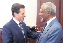  ??  ?? En la Residencia Oficial de Los Pinos, el Presidente Enrique Peña Nieto recibió a Kofi Annan, ex secretario general de la ONU.