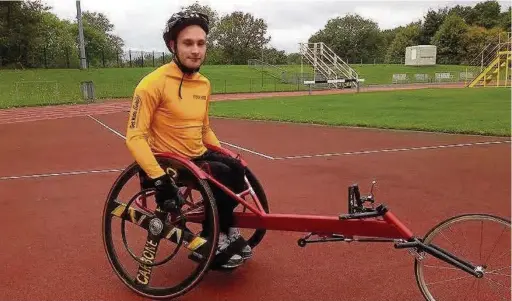  ??  ?? ●●Stockport Wheelchair racer Andy Small