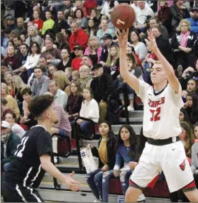  ?? MIKE BUSH/NEWS-SENTINEL ?? Lodi center Mathew Nickel passes the ball in front of Tokay guard Mohammad Ibrahim (11) in Wednesday's cross-town and TCAL boys basketball game at The Inferno.