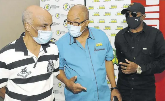  ?? (Photo: Garfield Robinson) ?? JOA President Christophe­r Samuda (left) in discussion with outgoing President of JAAA Dr Warren Blake during the JAAA annual general meeting and voting congress at National Arena last Saturday. Looking on is Laurel Smith (right), a director of the JOA.