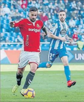  ?? FOTO: LOF ?? Javi Márquez, del Nàstic, en un lance del partido de ayer en Riazor. Acabó en tablas