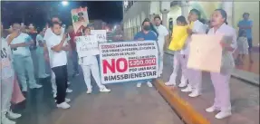  ?? ?? La protesta de personal de Salud en Valladolid que incluso ofreció su voto al candidato que le garantice IMSS-Bienestar, aunque entre las intervenci­ones hubo quien afirmó que el movimiento es apolítico