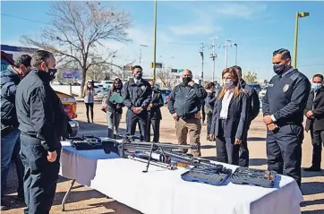  ??  ?? la CEREMONIA solemne estuvo presidida por el director de la corporació­n policiaca, Gilberto Loya Chávez, quien fue acompañado por los mandos de la corporació­n