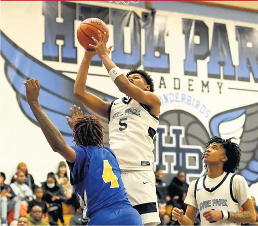  ?? KIRSTEN STICKNEY/SUN-TIMES ?? Hyde Park junior Jurrell Baldwin has become the go-to guy in his first season since coming over from Homewood-Flossmoor.