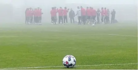  ?? NEIL DAVIDSON/THE CANADIAN PRESS ?? Toronto FC players and coaching staff assemble during practice in heavy fog on Saturday in Toronto. TFC plays the Seattle Sounders for the MLS championsh­ip on Satuday.