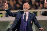  ??  ?? Riccardo Saponara, 26 anni, durante un’azione Saponara e Astori durante l’ultimo ritiro della Fiorentina 3 Stefano Pioli, 52, tecnico viola