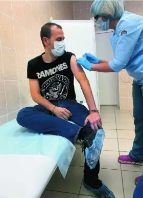  ??  ?? Carlos Moraga durante su participac­ión en el ensayo en septiembre de la vacuna