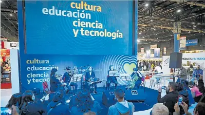  ?? ?? Otros tiempos. El tradiciona­l stand del entonces Ministerio de Cultura en la Feria del Libro de 2022.