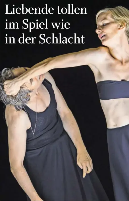  ??  ?? Jens Harzer als Achilles und Sandra Hüller als Penthesile­a bei den Salzburger Festspiele­n.