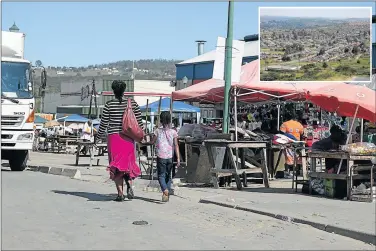  ?? Pictures: MARK ANDREWS ?? GATEWAY TOWN: A mother and child make their way around the market in Butterwort­h. INSET: A view of Butterwort­h taken from Msobomvu