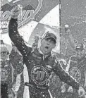  ?? PATRICK BREEN/THE REPUBLIC ?? Kevin Harvick celebrates his 2014 win in the spring race at Phoenix Internatio­nal Raceway, his second consecutiv­e NASCAR Cup victory at the track.