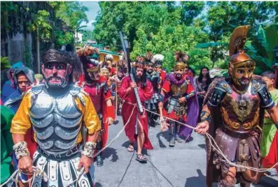  ?? Foto Shuttersto­ck ?? Velikonočn­a procesija v mestu Boac na otoku Marinduque