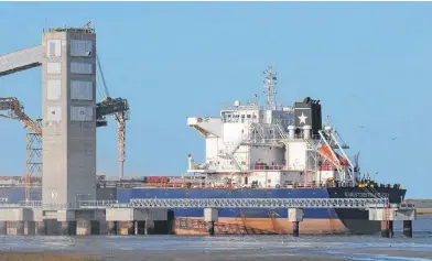  ?? ?? Se prevé para los próximos meses un mayor completami­ento de bodegas en Bahía Blanca de buques provenient­es de puertos santafesin­os.