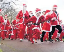  ?? Steve Dock ?? A host of Santas taking part in last year’s dash