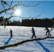  ?? Foto: dpa ?? Jetzt ist Winter und Kinder freuen sich wieder auf Schnee.