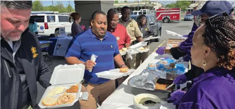  ?? Bluff Commercial/Eplunus Colvin) (Pine ?? First responders of the Jefferson County sheriff’s office enjoy a free meal at a public safety appreciati­on lunch held at the Emergency Ambulance Service Inc. in Pine Bluff.