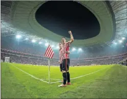  ??  ?? SU GRAN GESTA. Aduriz hizo cinco goles al Genk.