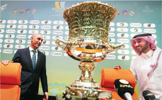  ?? AP ?? Luis Rubiales y el príncipe heredero de Arabia Saudí en la presentaci­ón de la Supercopa