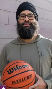  ?? Photo : Marta Guerrero ?? Sukhvir Singh est entraîneur de basketball pour le club Attack Basketball.
