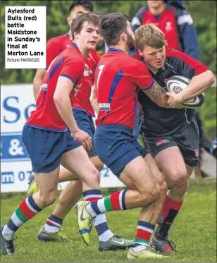  ?? Picture: FM4760320 ?? Aylesford Bulls (red) battle Maidstone in Sunday’s final at Merton Lane