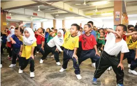  ??  ?? SK Cochrane Perkasa pupils take part in aerobics.