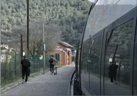  ?? ?? À compter du 2 septembre, les TER partis de Nice auront pour terminus la gare de Drap-cantaron. Bien en amont du tunnel du col de Braus, au coeur des travaux.