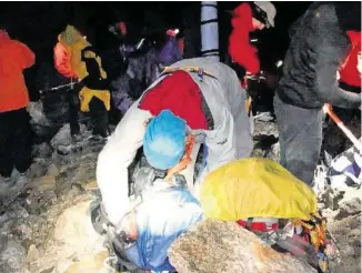  ?? AIR ZERMATT ?? Die 22-köpfige Gruppe aus Russland geriet am Gornerglet­scher in Bergnot.