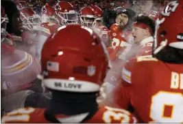  ?? CHARLIE RIEDEL — THE ASSOCIATED PRESS ?? Chiefs quarterbac­k Patrick Mahomes, second from right, and Travis Kelce, third from right, huddle in minus-4degrees weather ahead of Saturday’s game at Kansas City.