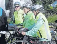  ??  ?? Autour de Josiane, Nicole et Rosine, une sortie à vélo organisée par le CTM