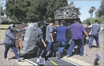  ?? ?? LEFT: AZTEC High School and Educationa­l Opportunit­y Center Charter High School students unveil the new “Welcome” sign they helped to create.