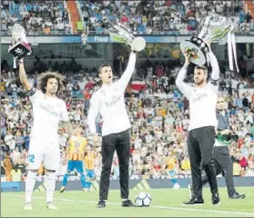  ?? FOTO: EFE ?? Marcelo, Cristiano y Sergio Ramos ofrecieron al Bernabéu LaLiga y las dos Supercopas