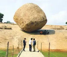  ?? ?? A natural wonder amid man-made beauties, this giant boulder balancing tantalisin­gly on a ridge known among locals as popular deity Krishna’s butterball.