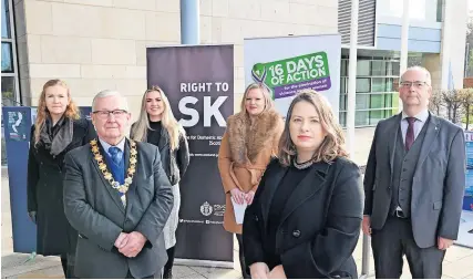  ?? ?? Support Provost Tom Kerr (front left) and Councillor Kirsteen Sullivan (front right) helped launch the campaign