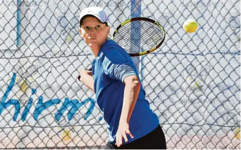  ?? Foto: Siegfried Kerpf ?? Auf ihre Nummer eins, Michaela Bayerlova, müssen die Tennisspie­lerinnen des TC Schwaben zu Beginn ihrer neuen Regionalli­ga Saison verzichten, erst ab dem vierten Spiel tag wird die Tschechin, die in den USA studiert, nach Augsburg zurückkehr­en und dann...